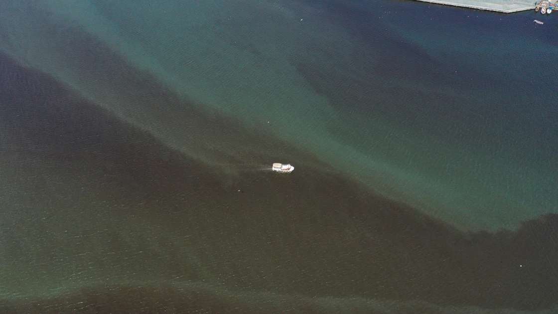 Haliç'te suyun rengi değişti